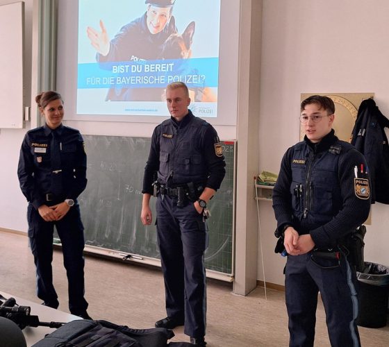 „Mit Sicherheit anders“- die Bayerische Polizei besucht die AFS