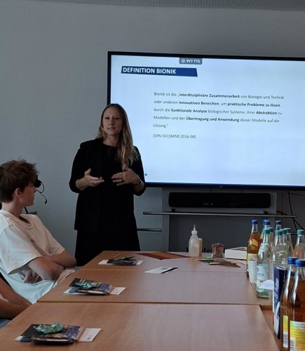 Einblick in die Welt der Bionik – Seminargruppe zu Gast an der Technischen Hochschule
